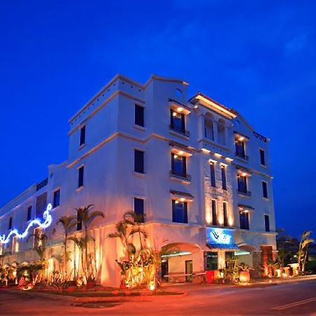 Blue Coast Spa Motel Keelung Esterno foto